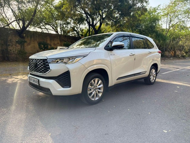 Second-hand 2025 Toyota Innova Hycross VX(O) 7STR Hybrid for sale in New Delhi-11