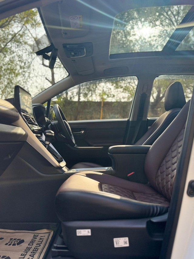 Second-hand 2025 Toyota Innova Hycross VX(O) 7STR Hybrid for sale in New Delhi-7