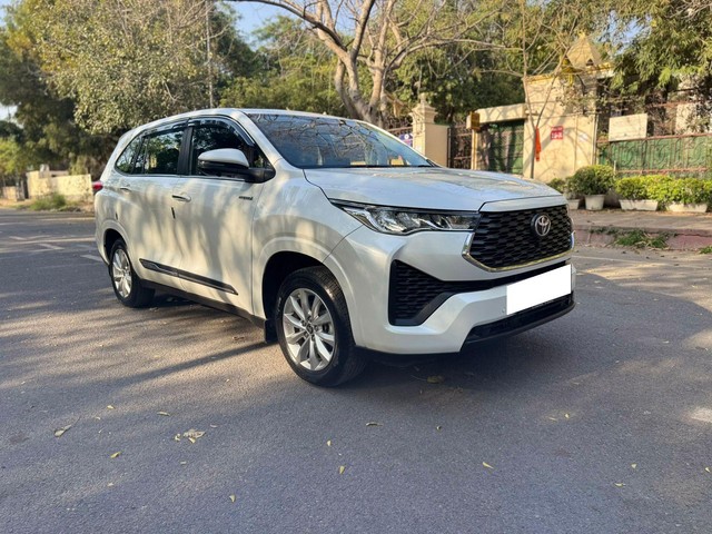 Second-hand 2025 Toyota Innova Hycross VX(O) 7STR Hybrid for sale in New Delhi-9