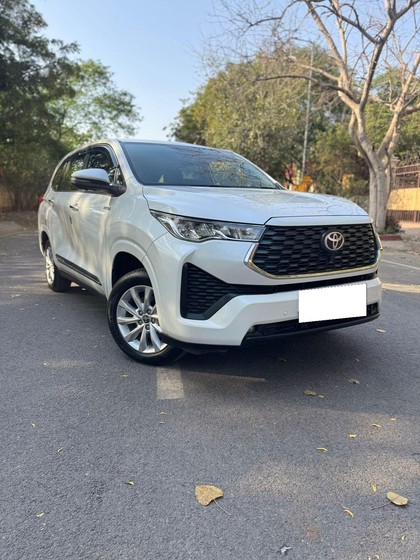 Second-hand 2025 Toyota Innova Hycross VX(O) 7STR Hybrid for sale in New Delhi
