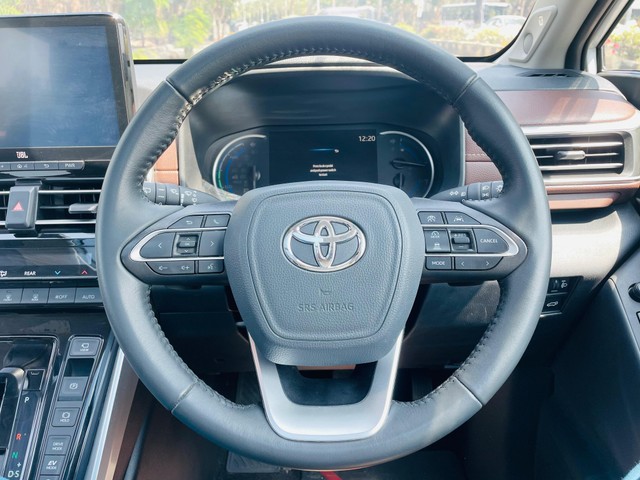 Second-hand 2024 Toyota Innova Hycross ZX(O) Hybrid for sale in Mumbai-13