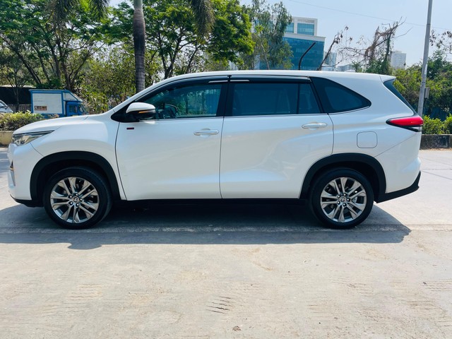Second-hand 2024 Toyota Innova Hycross ZX(O) Hybrid for sale in Mumbai-3