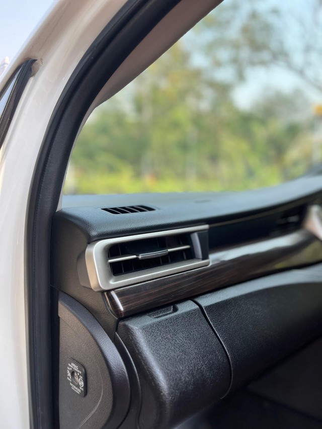 Second-hand 2019 Toyota Innova Crysta 2.8 ZX AT BSIV for sale in Mumbai-44