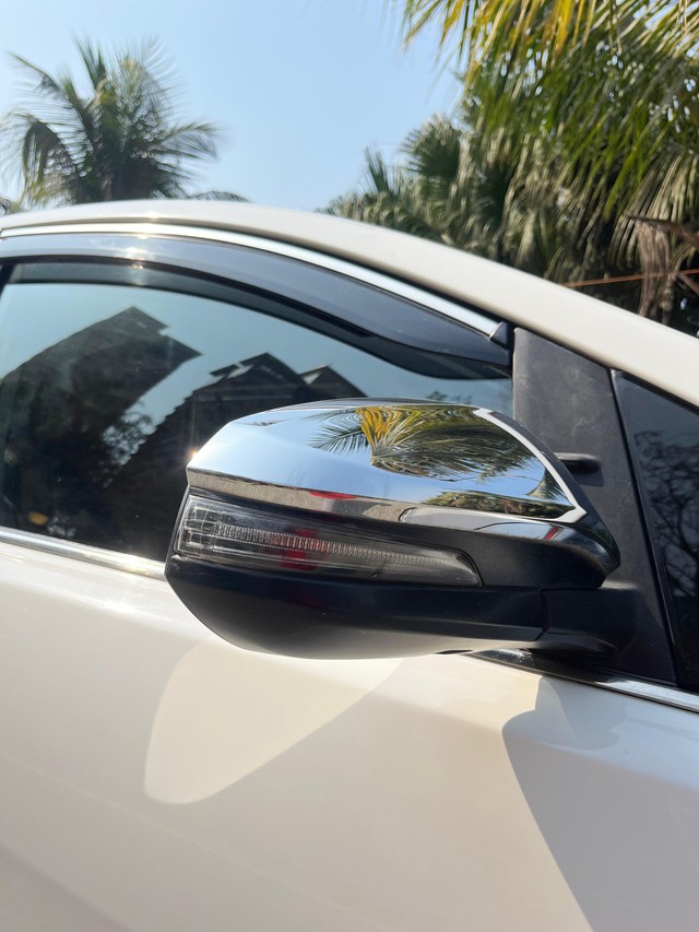 Second-hand 2019 Toyota Innova Crysta 2.8 ZX AT BSIV for sale in Mumbai-14