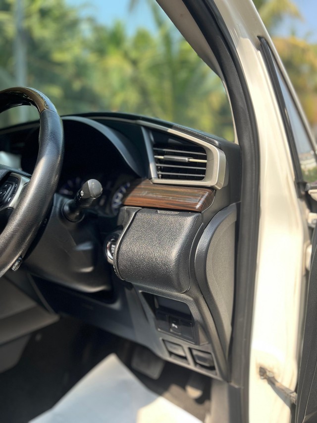 Second-hand 2019 Toyota Innova Crysta 2.8 ZX AT BSIV for sale in Mumbai-9