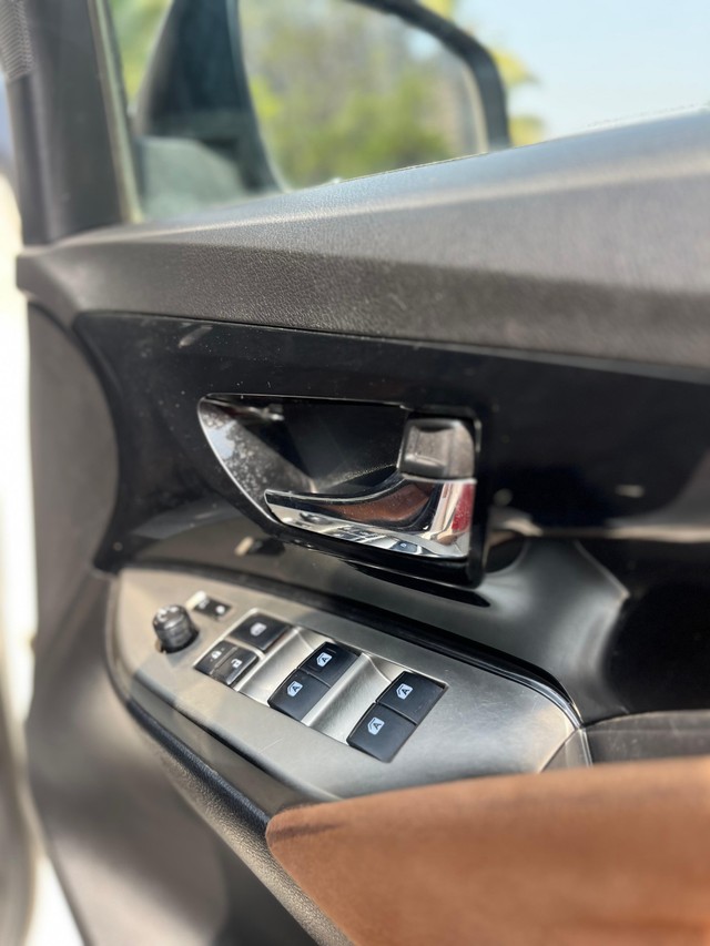 Second-hand 2019 Toyota Innova Crysta 2.8 ZX AT BSIV for sale in Mumbai-11