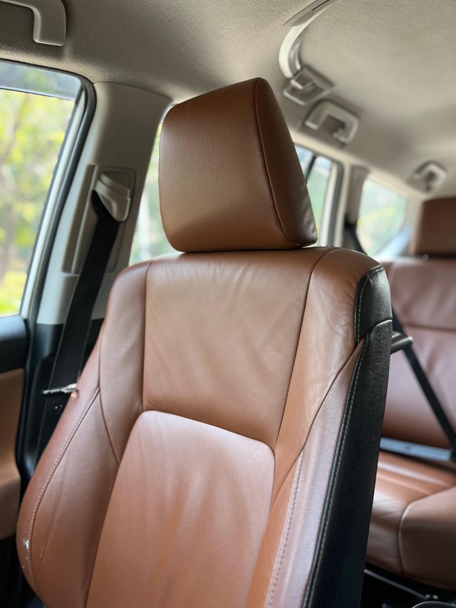 Second-hand 2019 Toyota Innova Crysta 2.8 ZX AT BSIV for sale in Mumbai-32