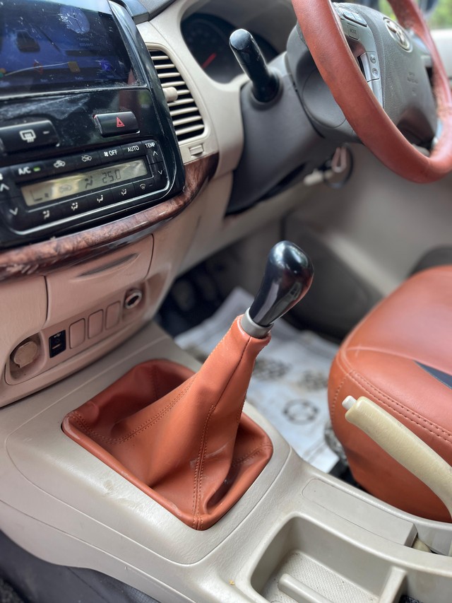 Second-hand 2012 Toyota Innova 2.0 VX 8 STR for sale in Mumbai-30