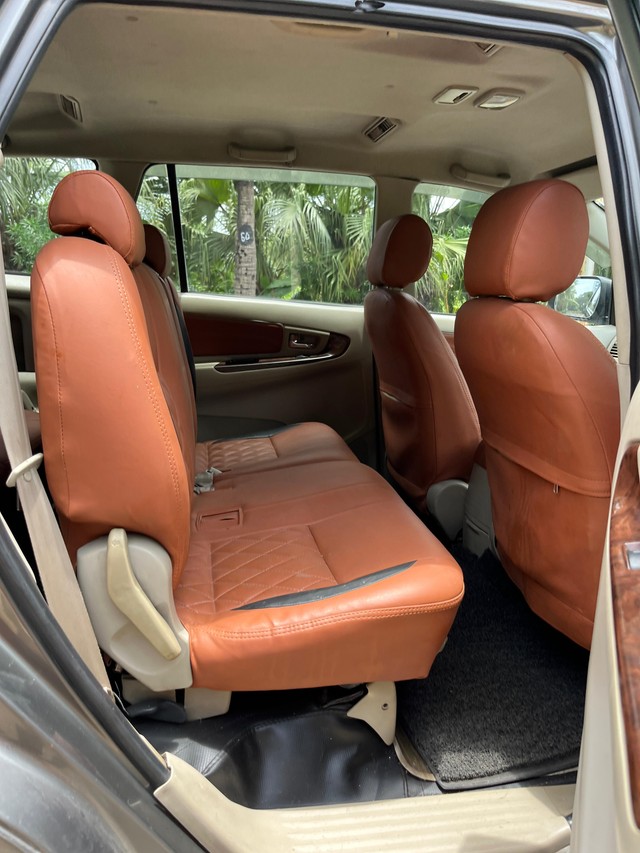 Second-hand 2012 Toyota Innova 2.0 VX 8 STR for sale in Mumbai-17