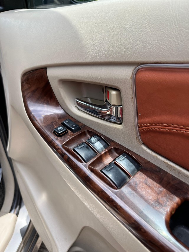 Second-hand 2012 Toyota Innova 2.0 VX 8 STR for sale in Mumbai-14