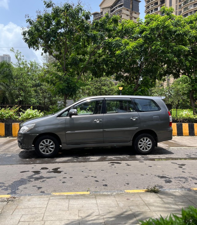 Second-hand 2012 Toyota Innova 2.0 VX 8 STR for sale in Mumbai-4