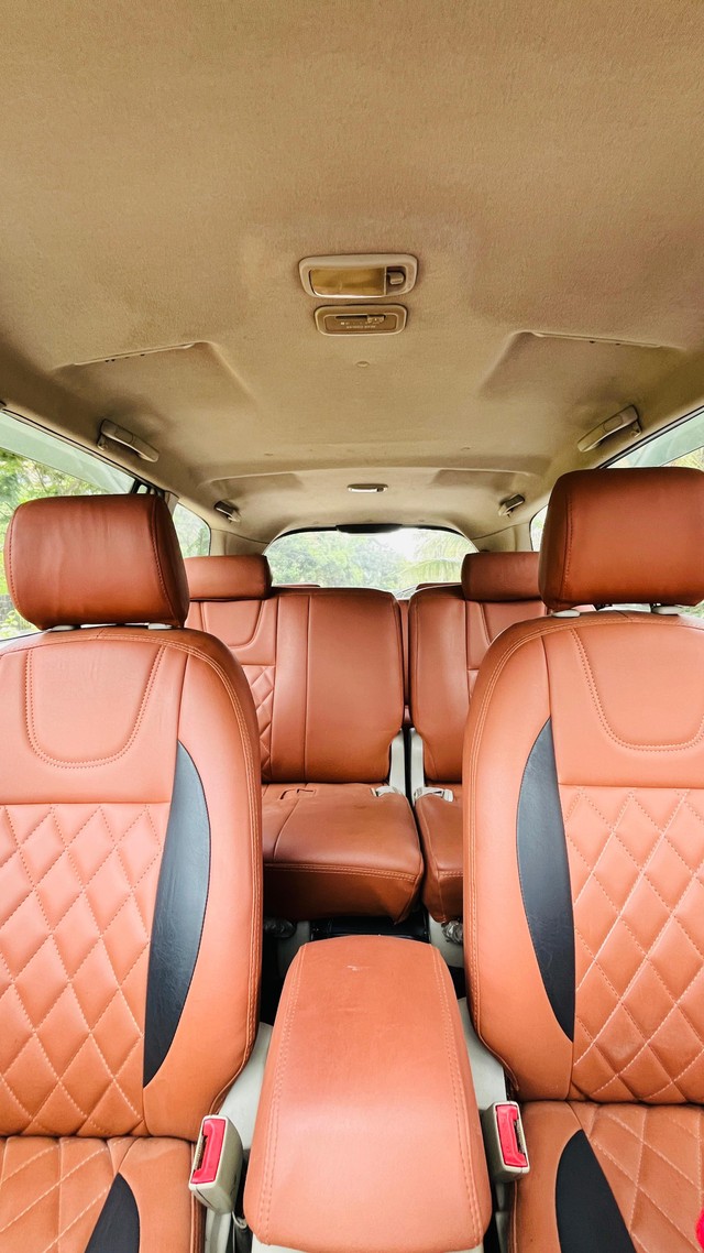 Second-hand 2012 Toyota Innova 2.0 VX 8 STR for sale in Mumbai-31