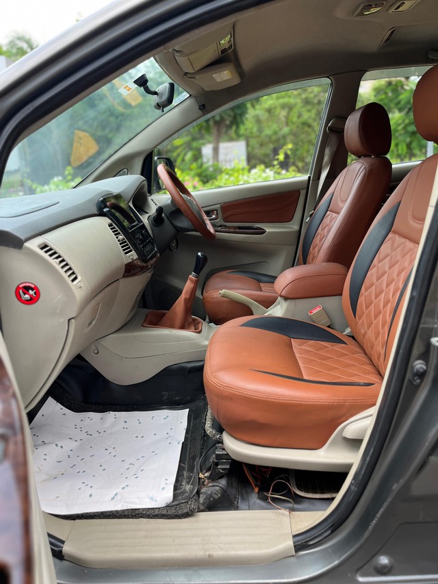 Second-hand 2012 Toyota Innova 2.0 VX 8 STR for sale in Mumbai-33