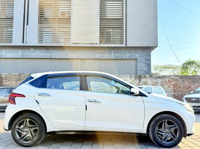 Second-hand 2022 Hyundai i20 Sportz BSVI for sale in Surat-5