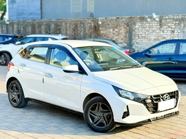 Second-hand 2022 Hyundai i20 Sportz BSVI for sale in Surat-7