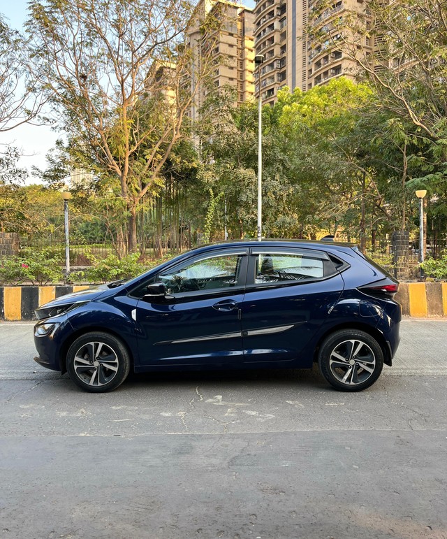 Second-hand 2024 Tata Altroz XZ Plus S CNG for sale in Mumbai-3