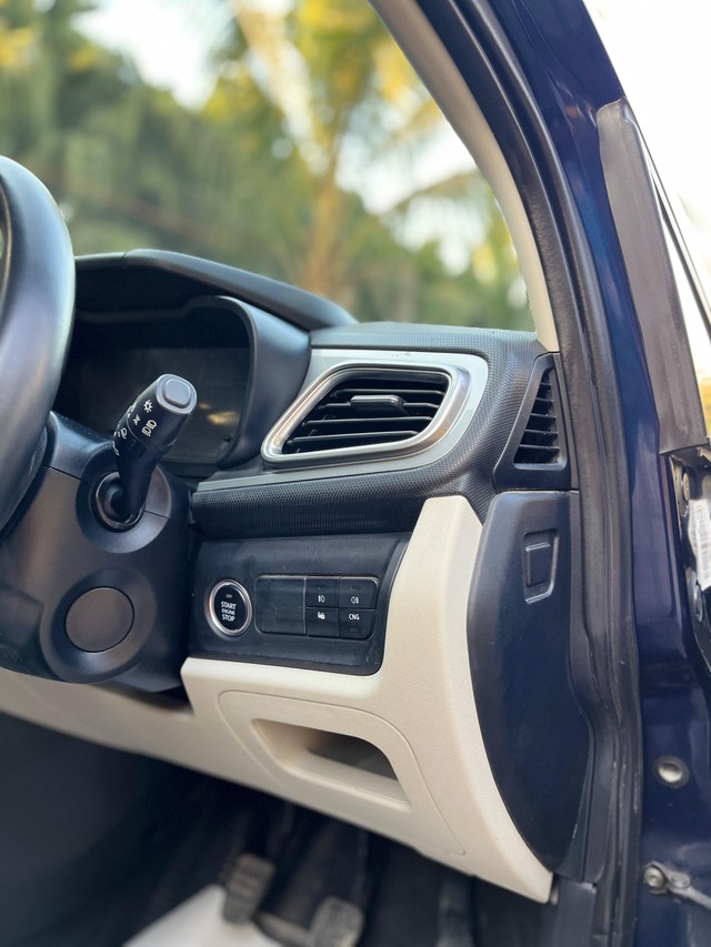 Second-hand 2024 Tata Altroz XZ Plus S CNG for sale in Mumbai-12