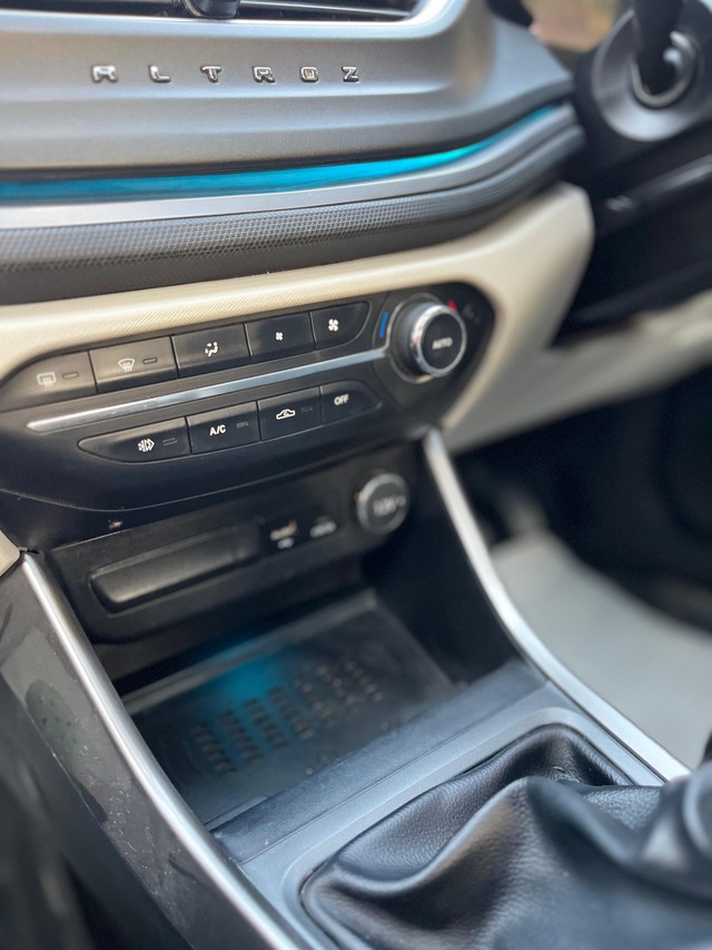 Second-hand 2024 Tata Altroz XZ Plus S CNG for sale in Mumbai-43