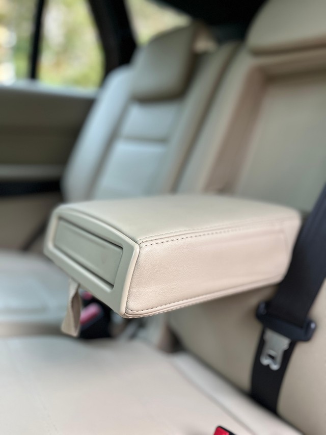 Second-hand 2016 Ford Endeavour 3.2 Titanium AT 4X4 for sale in Mumbai-29