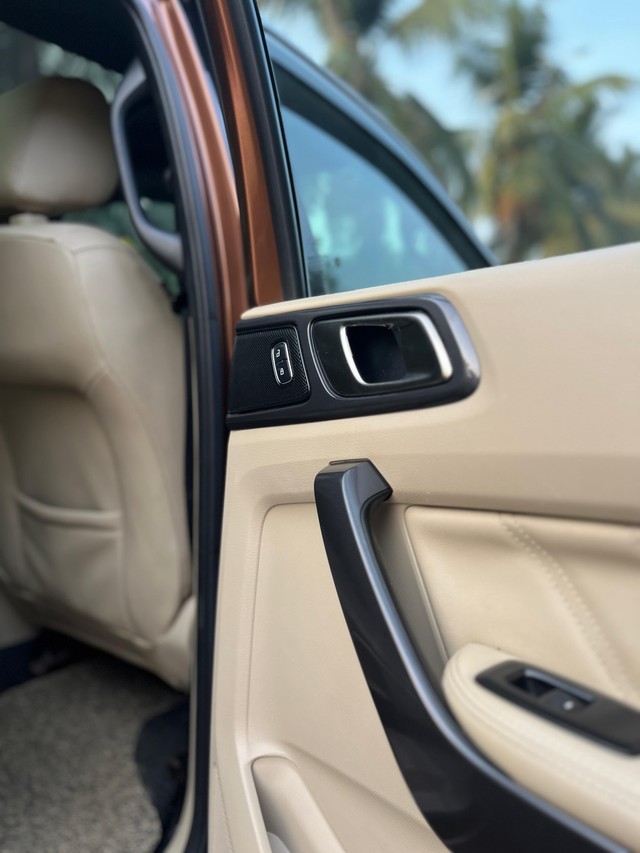 Second-hand 2016 Ford Endeavour 3.2 Titanium AT 4X4 for sale in Mumbai-10