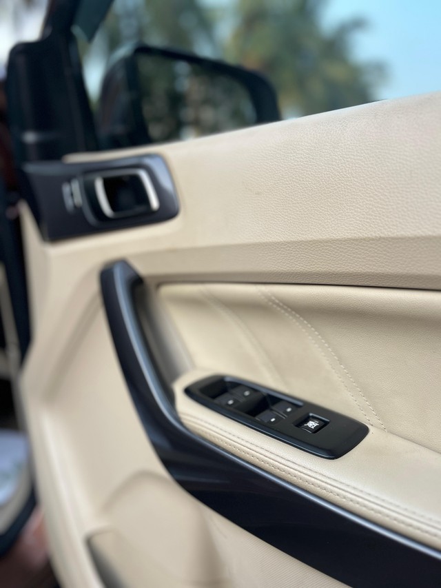 Second-hand 2016 Ford Endeavour 3.2 Titanium AT 4X4 for sale in Mumbai-39