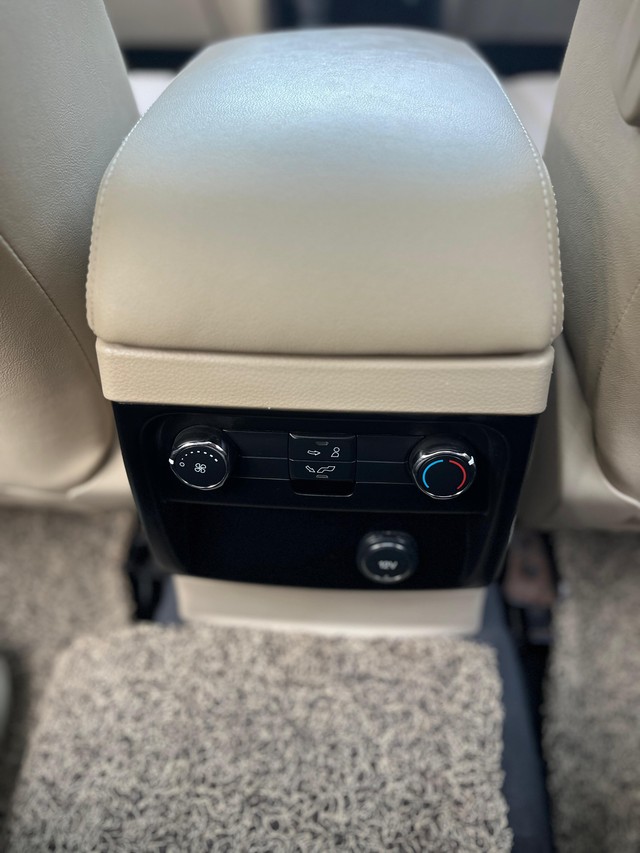 Second-hand 2016 Ford Endeavour 3.2 Titanium AT 4X4 for sale in Mumbai-5