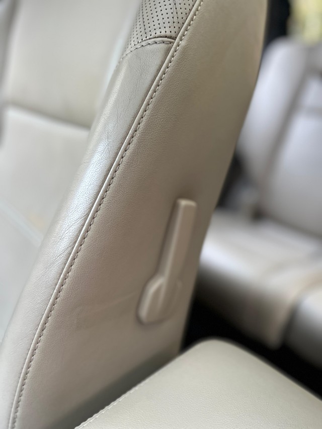 Second-hand 2016 Ford Endeavour 3.2 Titanium AT 4X4 for sale in Mumbai-36