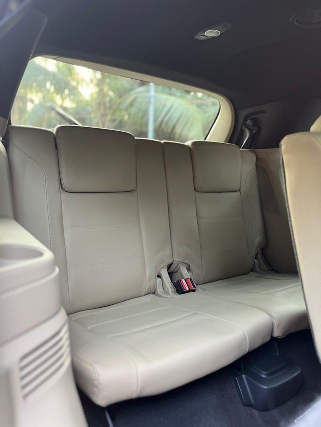 Second-hand 2016 Ford Endeavour 3.2 Titanium AT 4X4 for sale in Mumbai-6