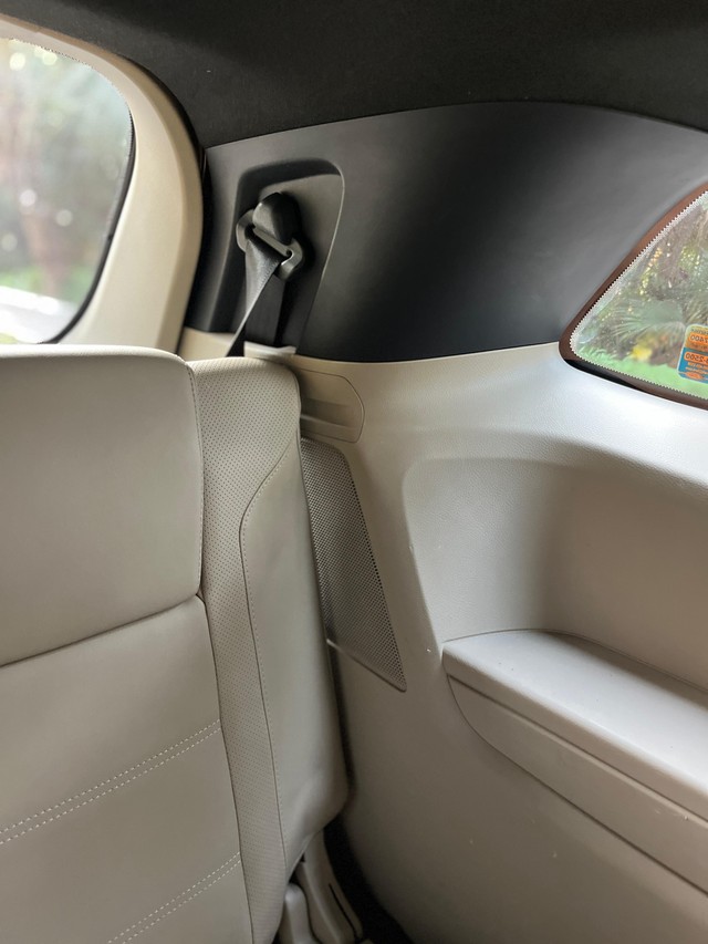 Second-hand 2016 Ford Endeavour 3.2 Titanium AT 4X4 for sale in Mumbai-24