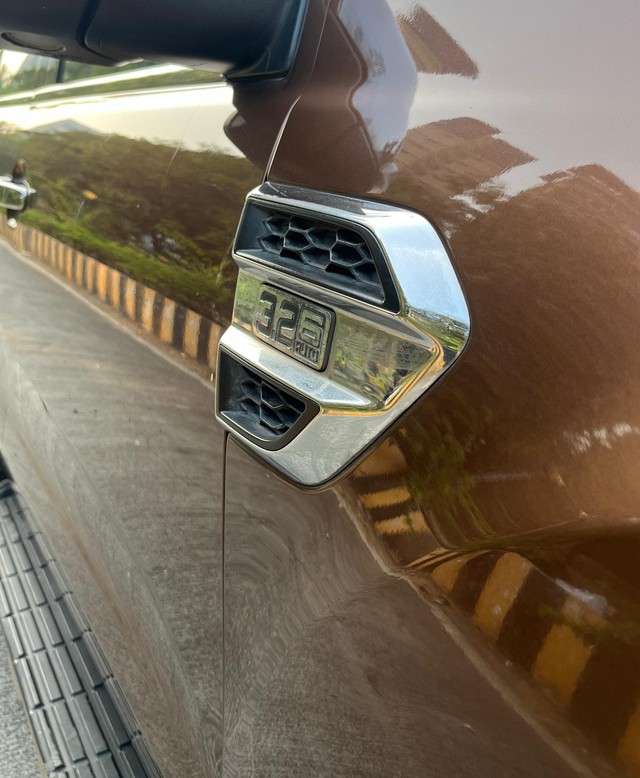 Second-hand 2016 Ford Endeavour 3.2 Titanium AT 4X4 for sale in Mumbai-13