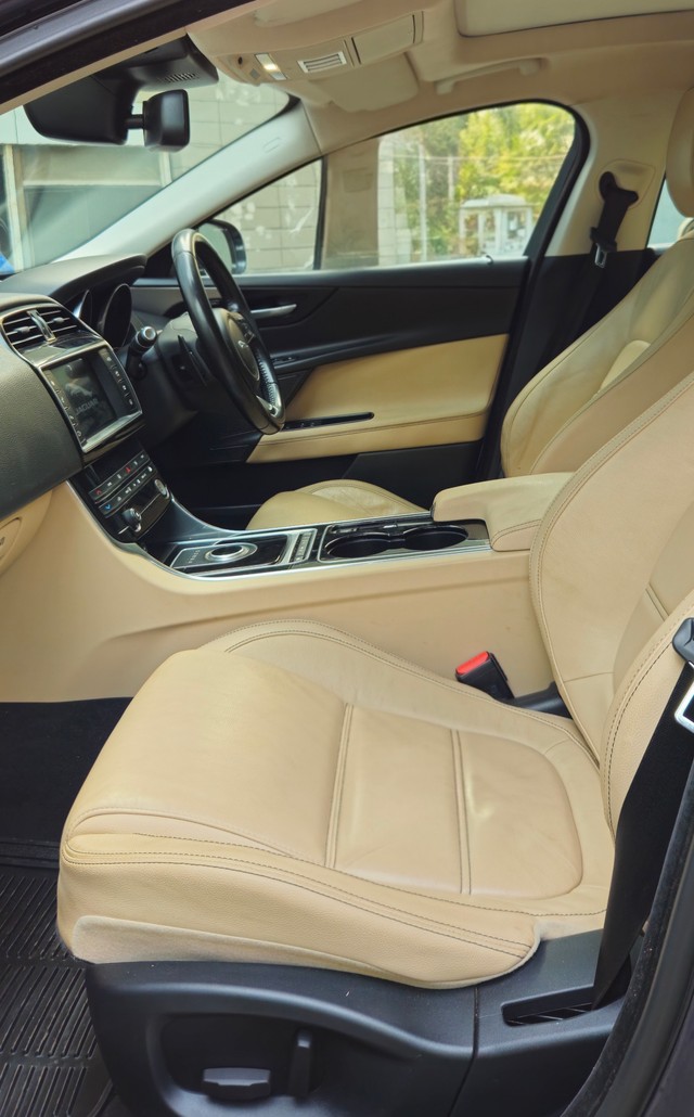 Jaguar XE 2.0L Diesel Prestige Second-hand 2017 Jaguar XE 2.0L Diesel Prestige for sale in Mumbai-12