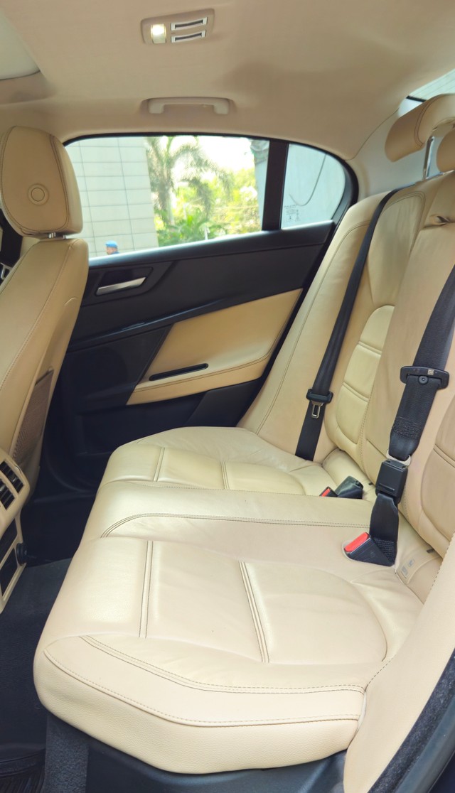 Jaguar XE 2.0L Diesel Prestige Second-hand 2017 Jaguar XE 2.0L Diesel Prestige for sale in Mumbai-14