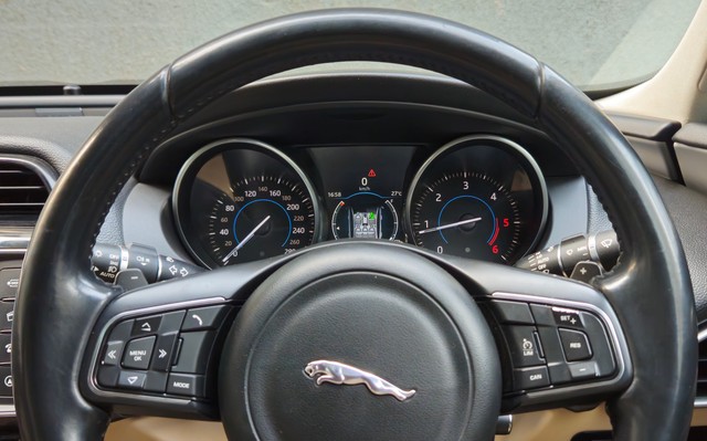 Jaguar XE 2.0L Diesel Prestige Second-hand 2017 Jaguar XE 2.0L Diesel Prestige for sale in Mumbai-8