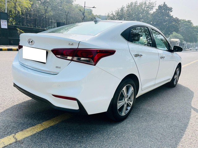 Second-hand 2018 Hyundai Verna VTVT 1.6 AT SX Option for sale in New Delhi-6