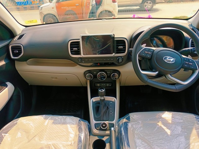 Second-hand 2025 Hyundai Venue SX Opt Turbo DCT for sale in Kolkata-10