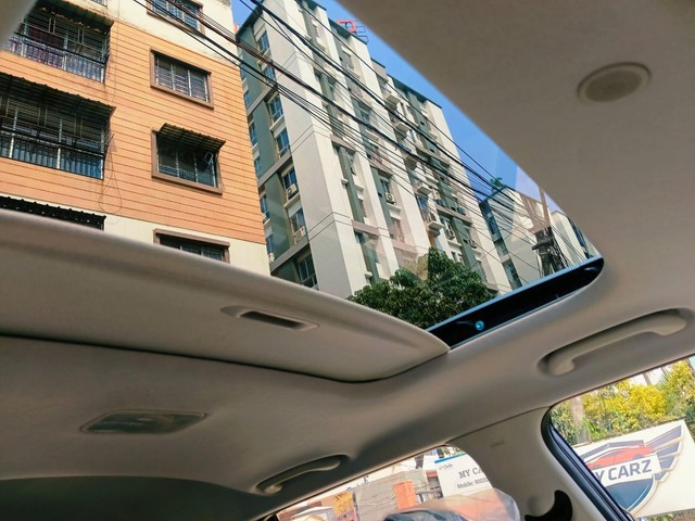 Second-hand 2025 Hyundai Venue SX Opt Turbo DCT for sale in Kolkata-9