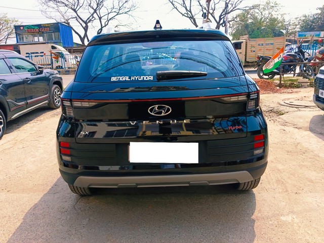 Second-hand 2025 Hyundai Venue SX Opt Turbo DCT for sale in Kolkata-1