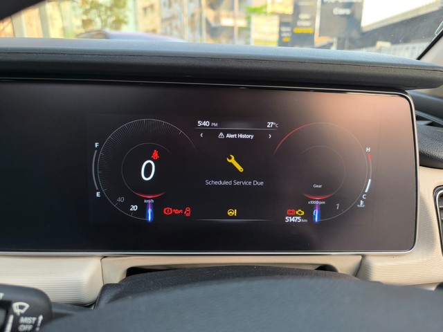 Second-hand 2023 Mahindra XUV700 AX5 7 Str for sale in Bangalore-10