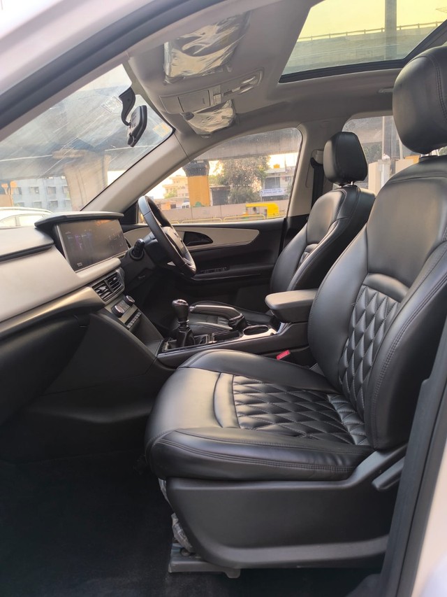 Second-hand 2023 Mahindra XUV700 AX5 7 Str for sale in Bangalore-13