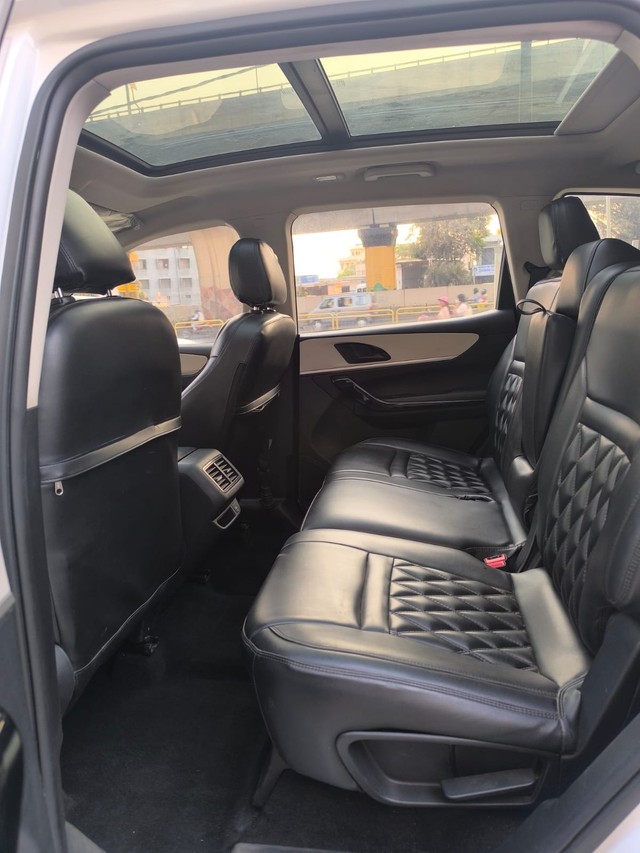 Second-hand 2023 Mahindra XUV700 AX5 7 Str for sale in Bangalore-9