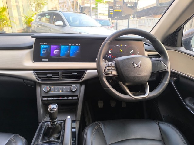 Second-hand 2023 Mahindra XUV700 AX5 7 Str for sale in Bangalore-12