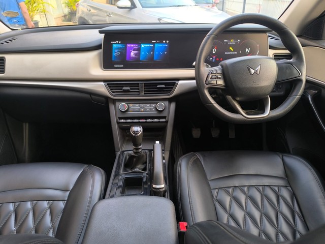 Second-hand 2023 Mahindra XUV700 AX5 7 Str for sale in Bangalore-16