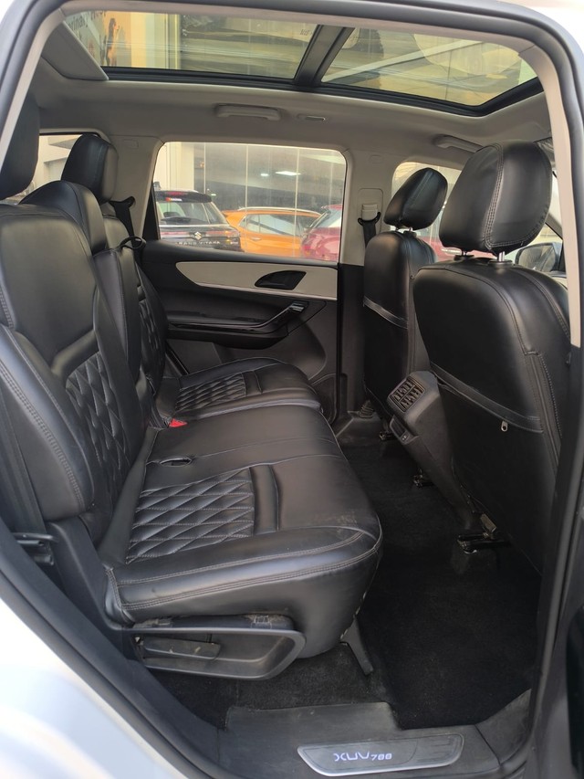 Second-hand 2023 Mahindra XUV700 AX5 7 Str for sale in Bangalore-6