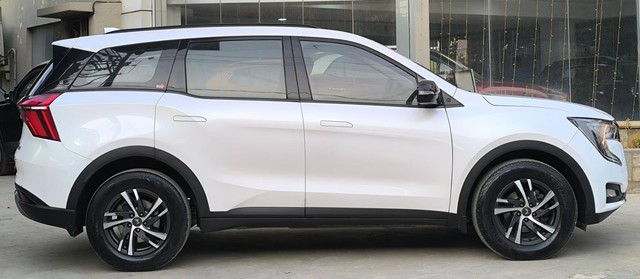 Second-hand 2023 Mahindra XUV700 AX5 7 Str for sale in Bangalore-1