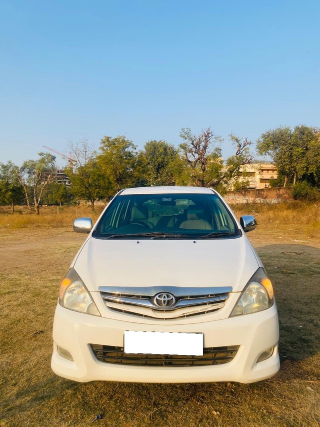 Second-hand 2009 Toyota Innova 2.5 E for sale in Ahmedabad-4