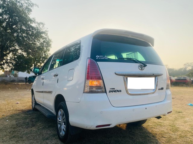 Second-hand 2009 Toyota Innova 2.5 E for sale in Ahmedabad-8