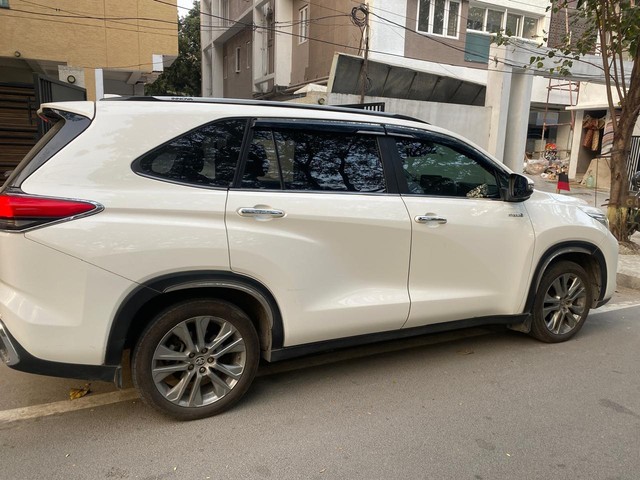 Second-hand 2024 Toyota Innova Hycross ZX(O) Hybrid for sale in Chennai-10