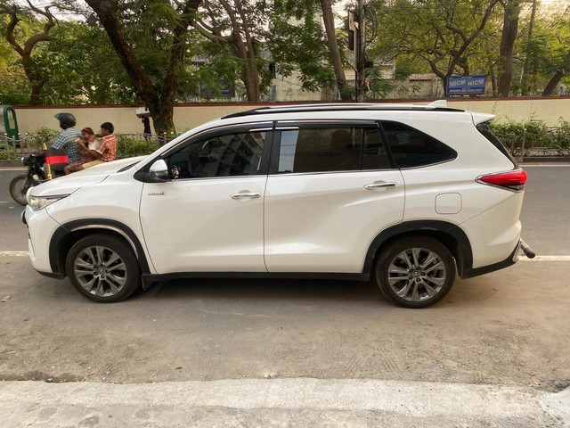 Second-hand 2024 Toyota Innova Hycross ZX(O) Hybrid for sale in Chennai-2