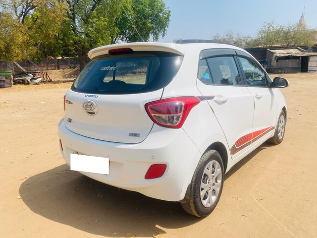 Second-hand 2016 Hyundai i10 Era for sale in Ahmedabad-9