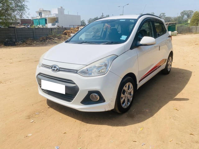 Second-hand 2016 Hyundai i10 Era for sale in Ahmedabad-3